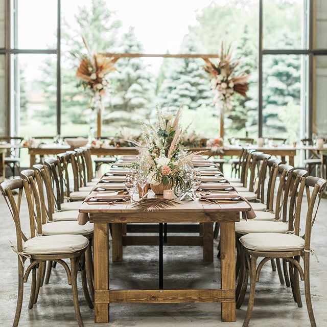 Flipping a ceremony space ➡️ reception: a serious labor of love but always so, so worth it.
😍
If you have found a space you love for BOTH your ceremony and dinner, why not make it work for the entire event? When Emily and Griffin saw the gorgeous architecture of the barn at @boxedandburlap with the stunning nature views behind, it was a no brainer: they were using the same space for the entire party.
😍
Flipping a space is also no joke, though. It took a team of over TEN people, working their tails off for 40 minutes, and LOTS of coordination and planning to make this a reality. Bottom line - if you’re flipping, you NEED a planner, and a really solid team to achieve the dream!

Photos by @mkujphoto