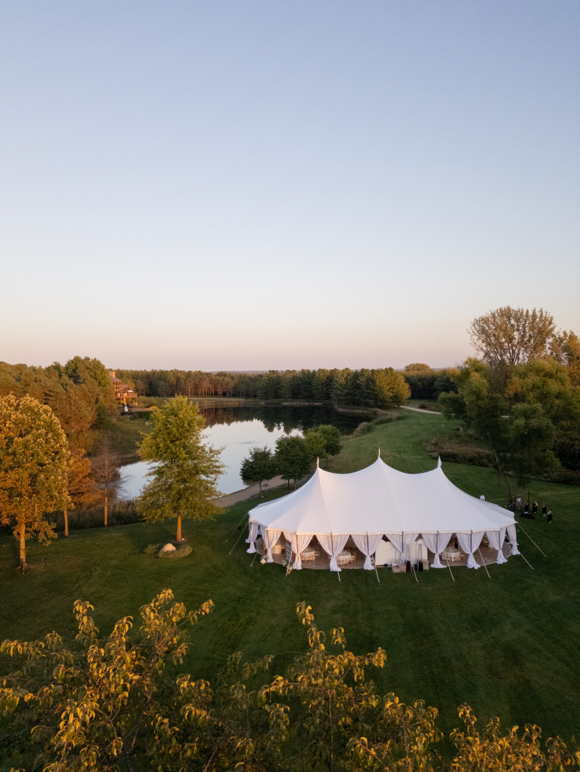 A Late-Summer Sailcloth Celebration at a Private Estate in Illinois